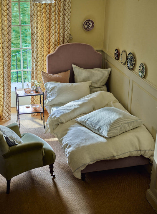 Sloane Bed, Clover Velvet