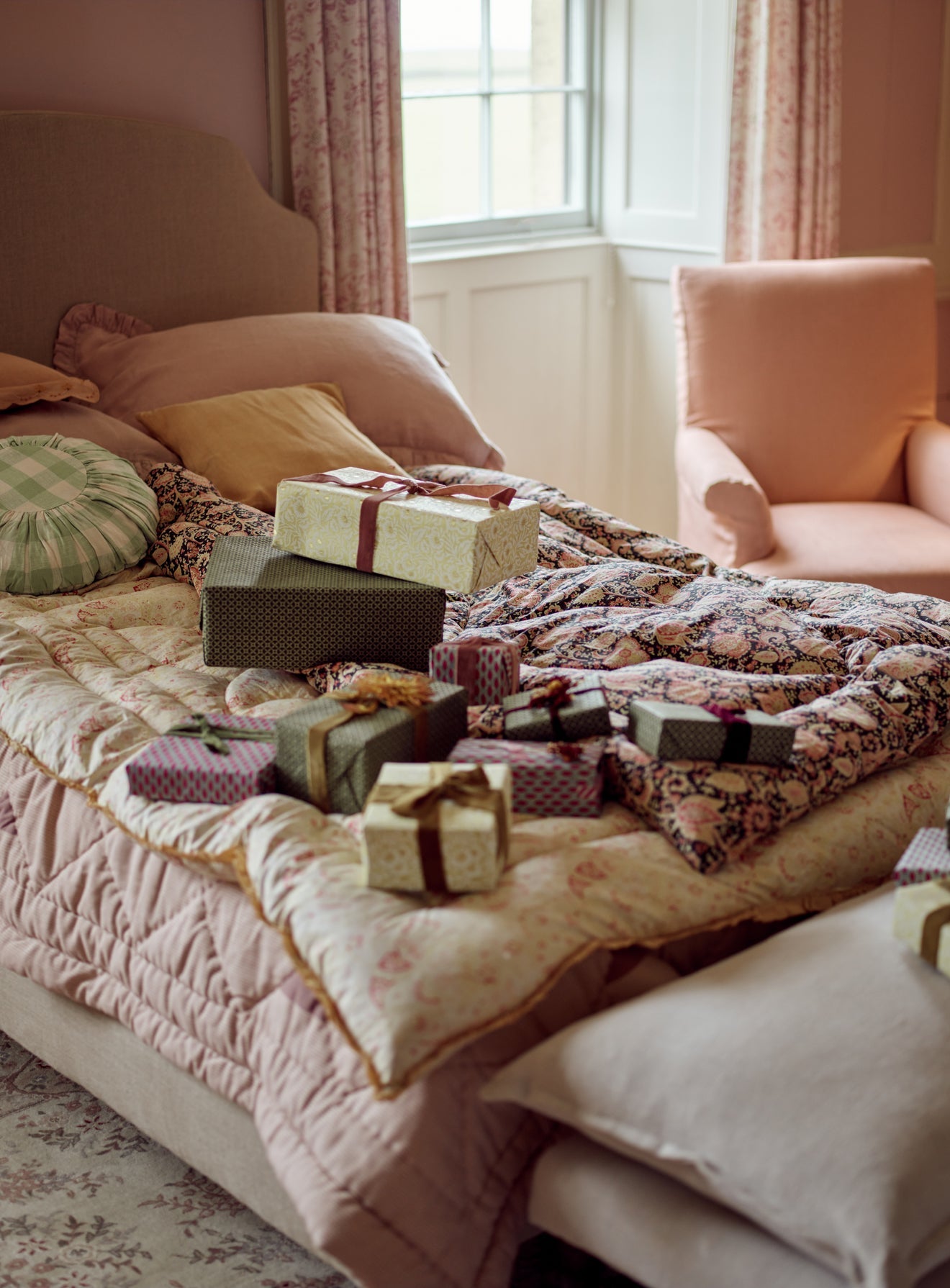 Sloane Bed, Natural Linen