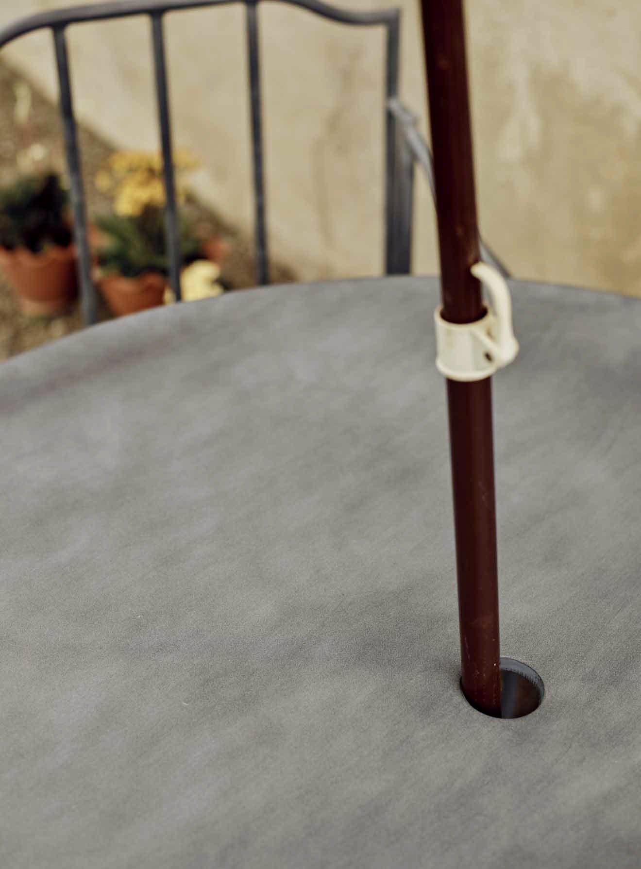 Ludlow Garden Table, Round