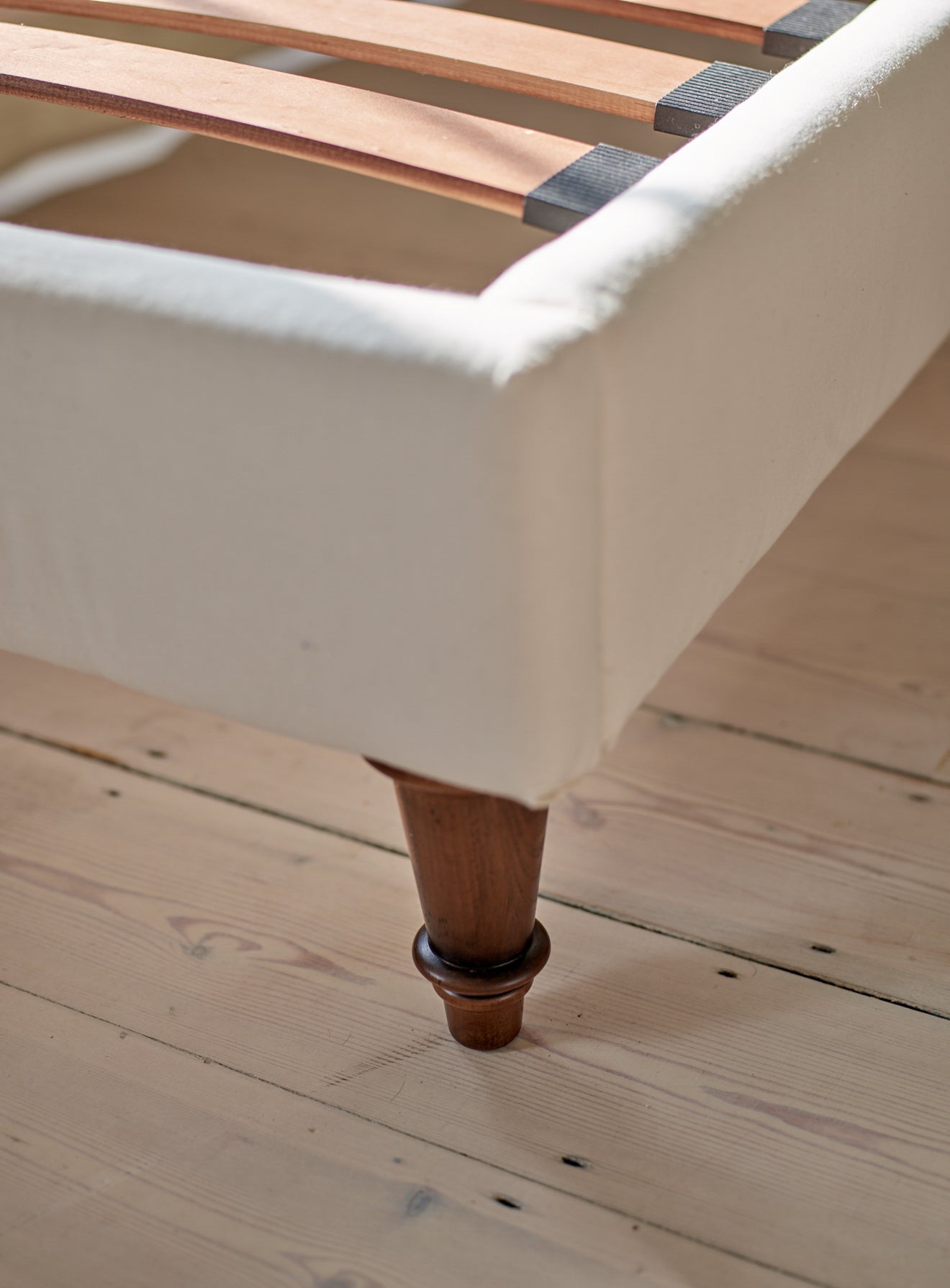 Mila Bed, Plaster Pink Linen