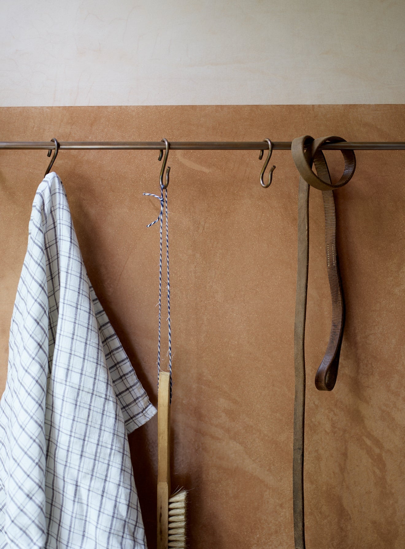 Grove Hanging Rail, Antique Brass